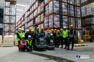 Fregadora industrial en uso en planta Sedial