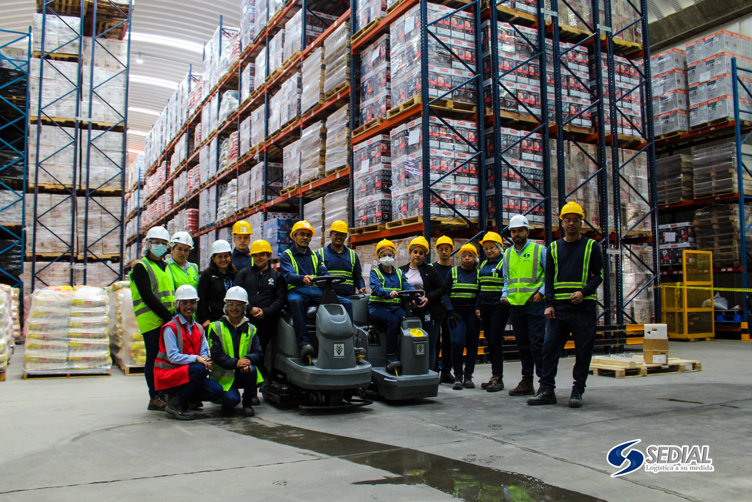 Fregadora industrial en uso en planta Sedial