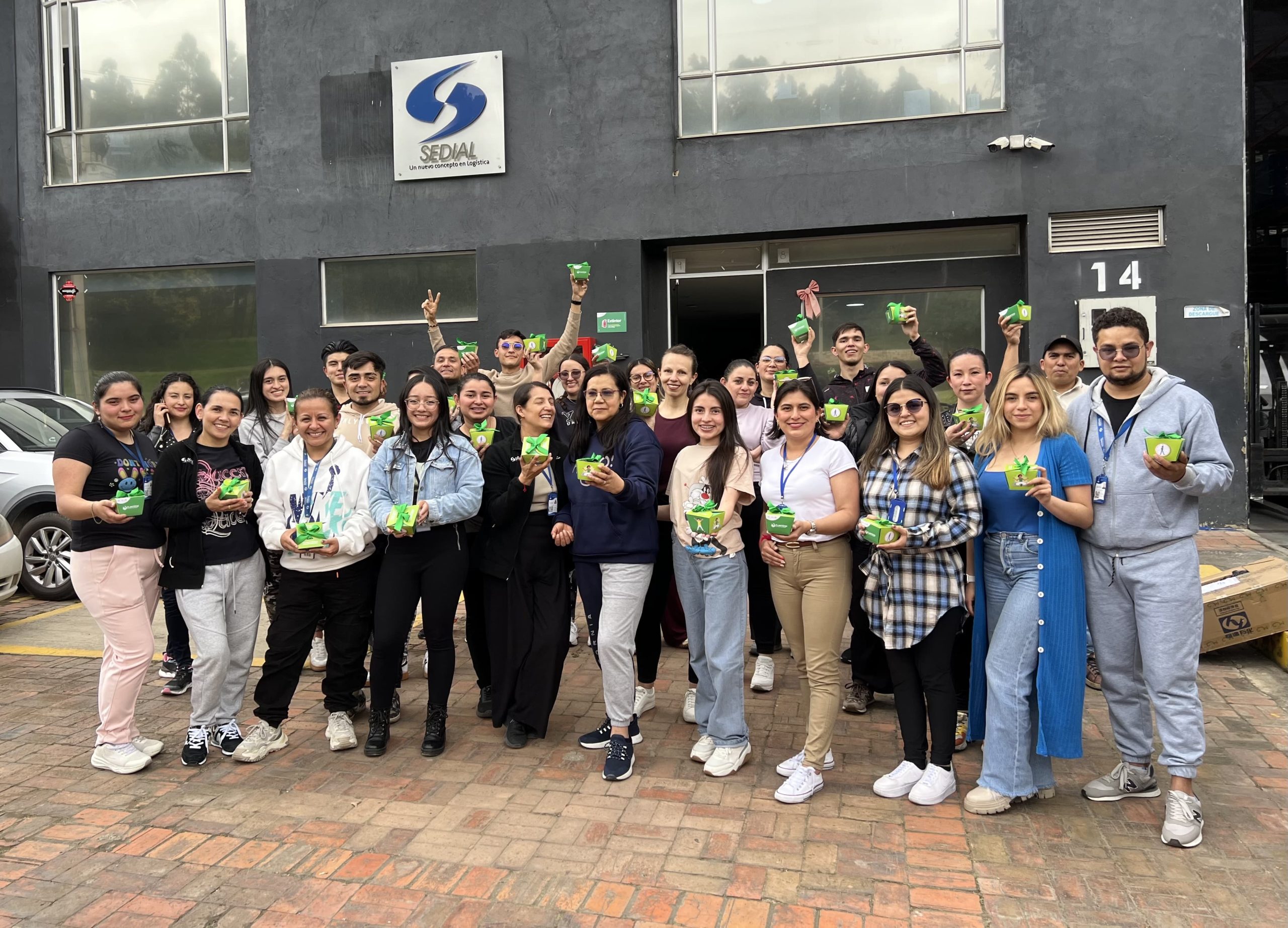 Colaboradores de Sedial participando en Rumbo Terapia, taller de bienestar emocional laboral